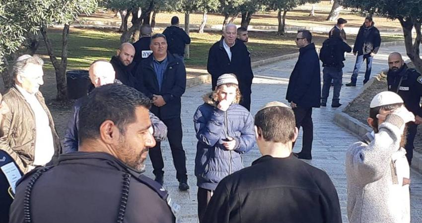 وزير الزراعة الإسرائيلي ومستوطنون يقتحمون الأقصى