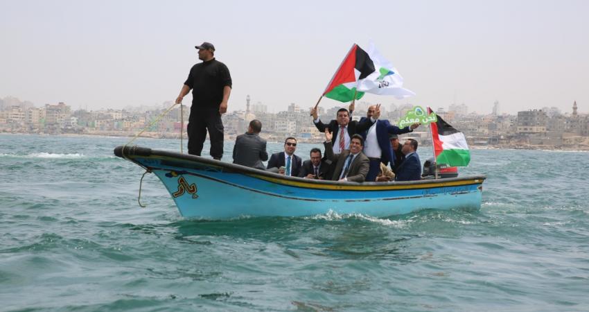 الاتصالات الفلسطينية خلال حملة دعم للصيادين