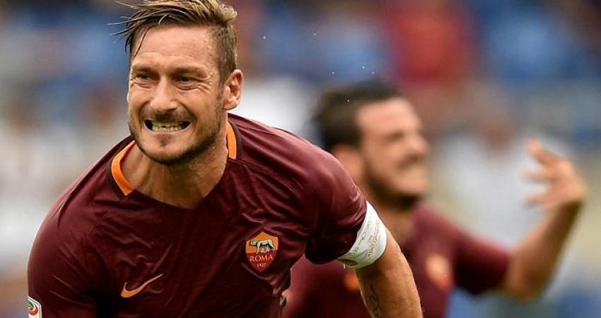 100-172602-totti-stay-roma_700x400