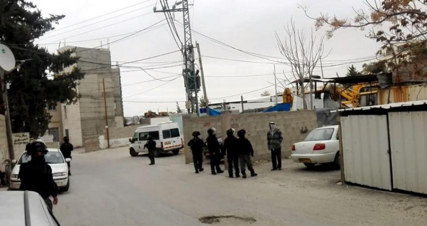 طواقم بلدية الاحتلال الإسرائيلي