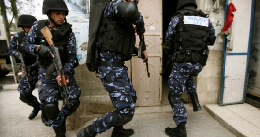 القبض على مطلوبين بالضفة