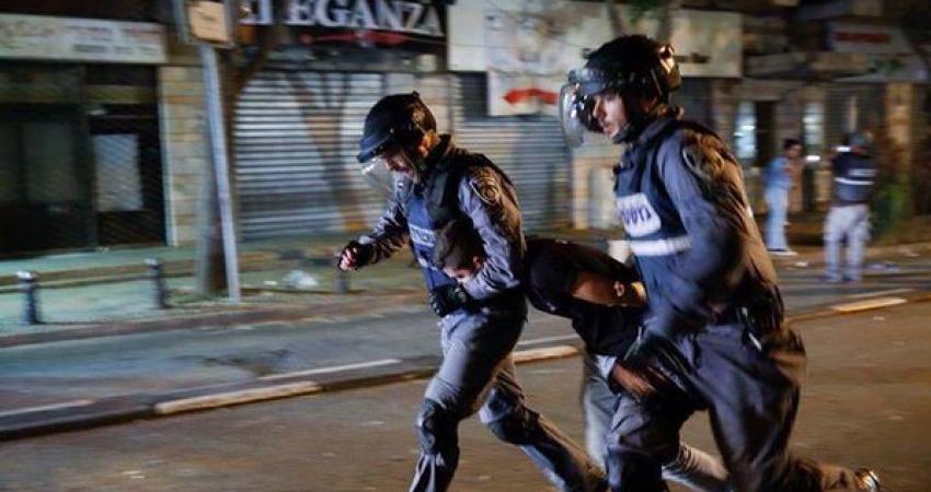 اعتقال أشخاص