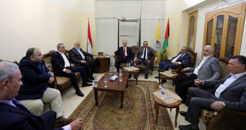 حماس تلتقي فرج ويؤكدان ضرورة إنجاح الحوار الوطني بالقاهرة