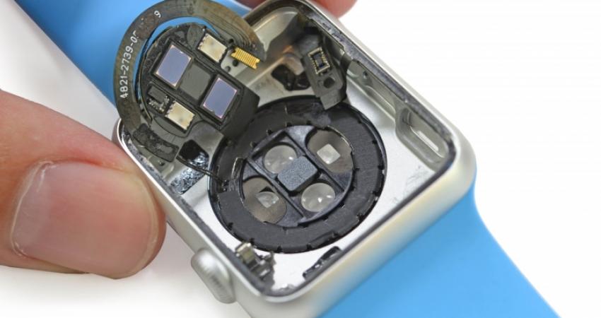 Apple-Watch-heart-rate-sensor-iFixit-001-768x576