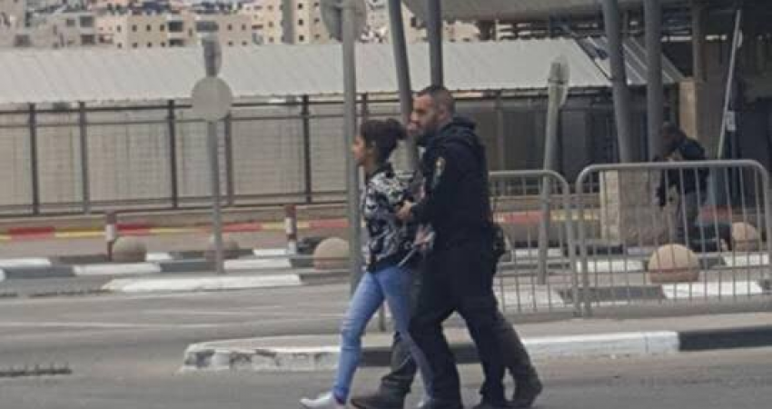 اعتقال فتاة بزعم حيازتها سكين على حاجز 