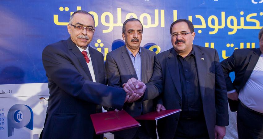 الكلية الجامعية توقع اتفاقية تعاون مع جمعية رجال الأعمال