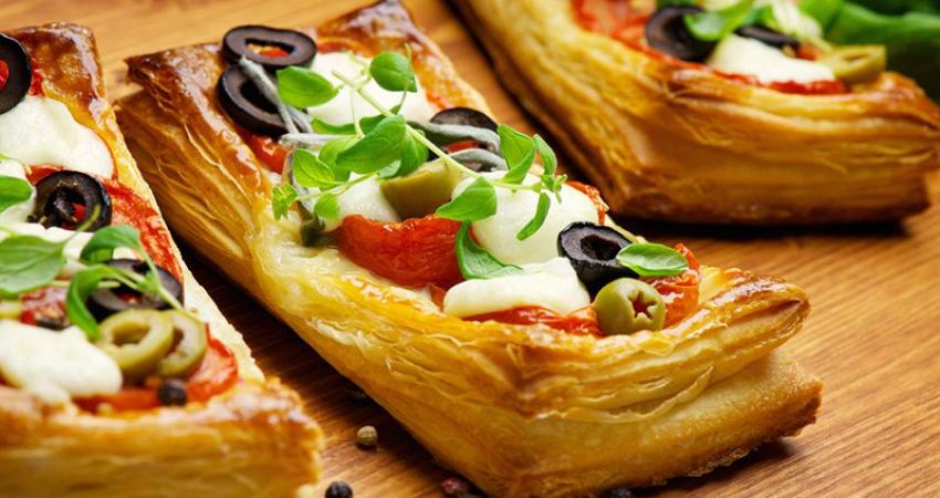 Puffed-Pastry-Pizza._