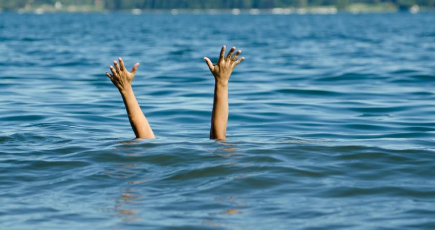 o-DROWNING-facebook