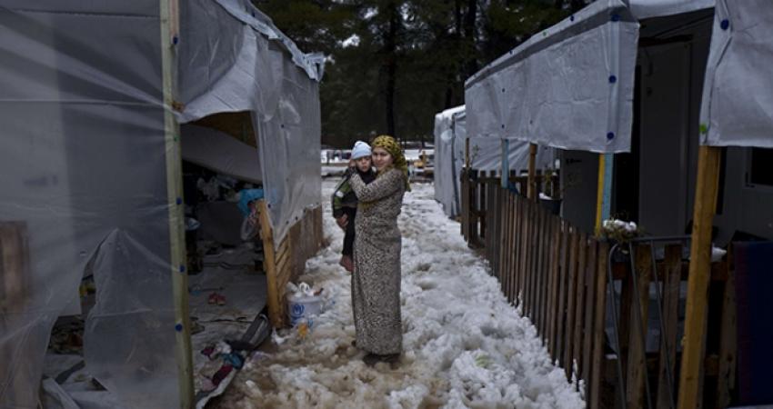 قال وزير الخارجية الهنغاري، بيتر سيرتو، لصحيفة ألمانية إن بلاده لن تفتح حدودها للاجئين والمهاجرين الذين يواجهون ظروفا شديدة البرودة في صربيا المجاورة.  وصرح سيرتو لطبعة اليوم، السبت، من صحيفة 