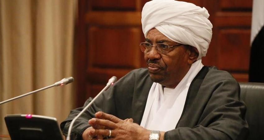 الأحمد يسلم رسالة خطية من عباس للرئيس السوداني