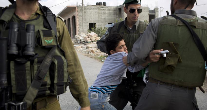 الاحتلال يمدّد اعتقال أربعة أطفال من القدس