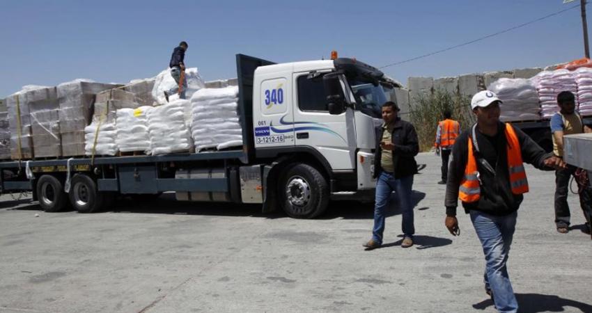 إدخال 400 شاحنة الثلاثاء عبر معبر كرم أبو سالم