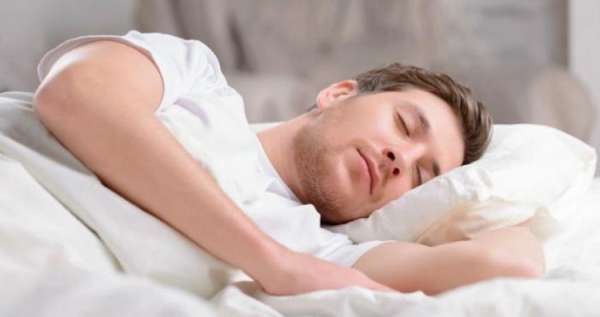 93-084531-8-unhelpful-sleep-myths_700x400