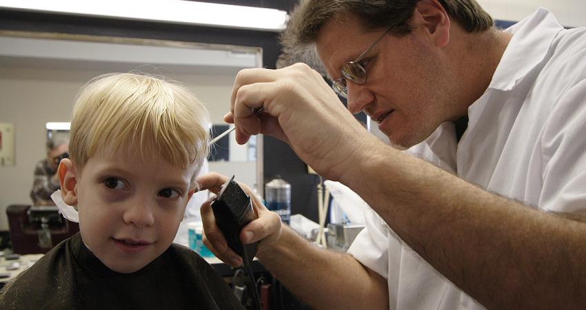 Boy_meets_barber
