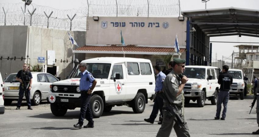 4 أسرى يدخلون أعوامًا جديدة في سجون الاحتلال