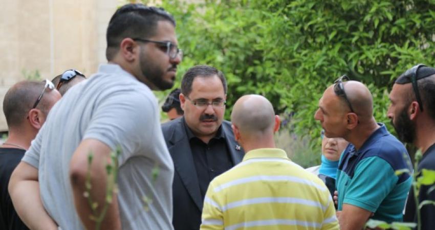 منع واحتجاز الوزير صبري صيدم