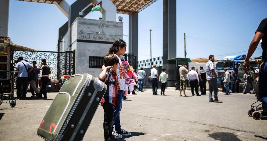 630 مسافرًا يغادرون عبر معبر رفح أمس الثلاثاء
