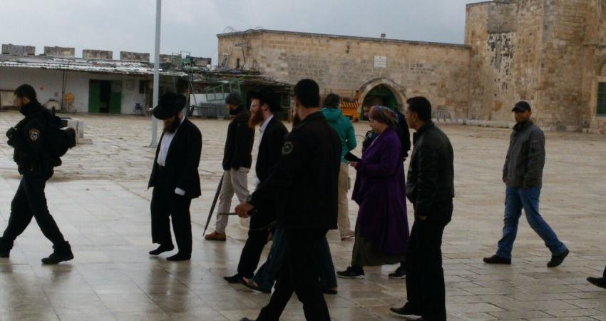 مستوطنون يجرون مراسم عقد قران في المسجد الأقصى