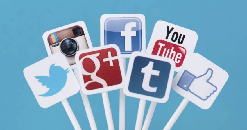 When-to-hire-or-not-to-hire-Social-Media-Consultant-for-your-business1_239111_highres