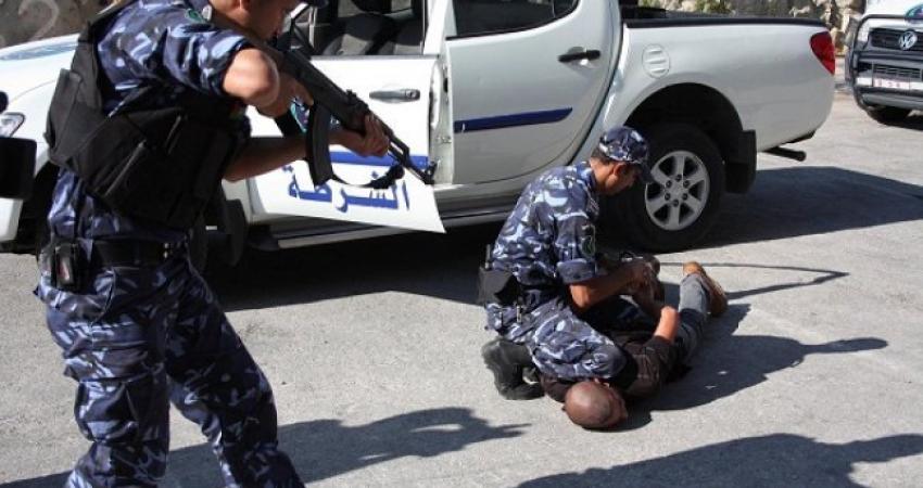 رام الله: القبض على شخص متهم بحيازة مواد مخدرة