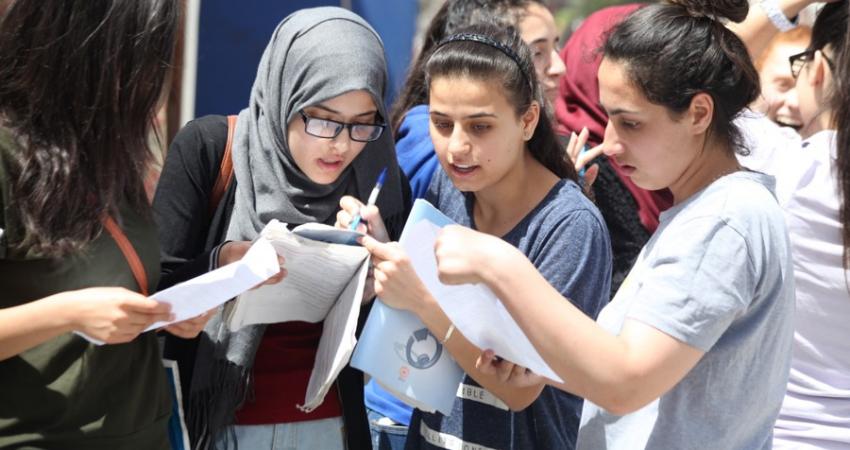 هام لطلبة التوجيهي.. حذف أجزاء من مادتي الفيزياء والكيمياء