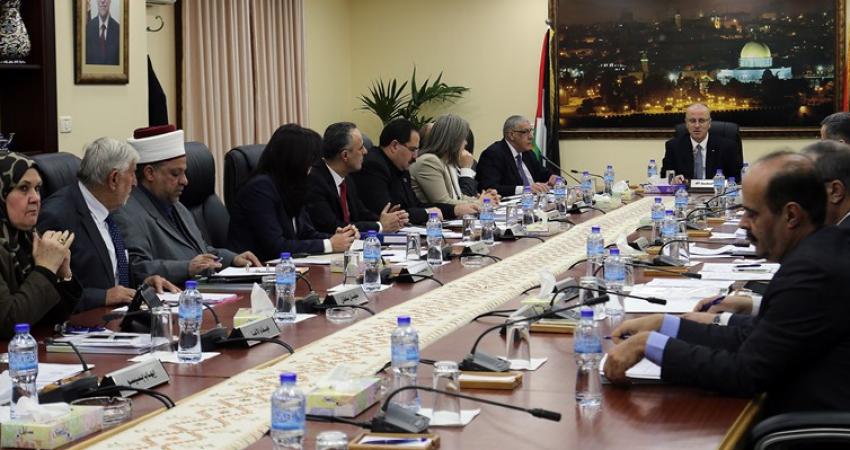 جانب من جلسة مجلس الوزراء الفلسطيني
