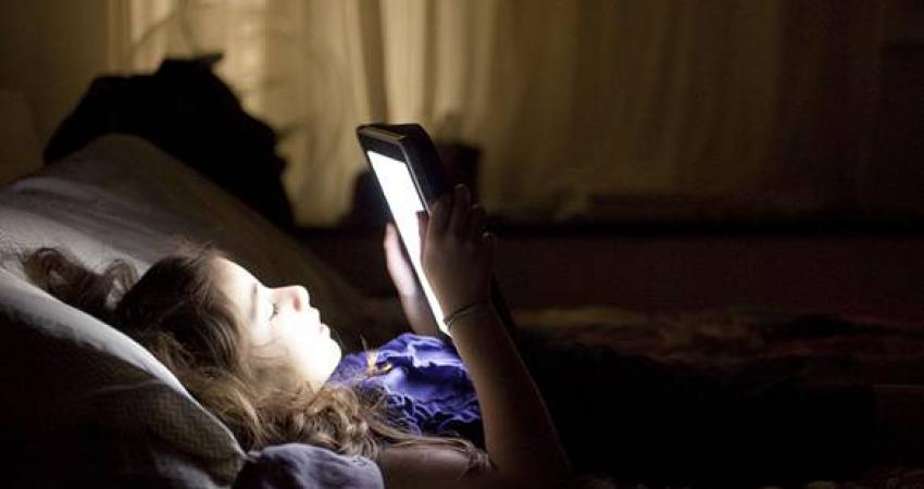 reading-from-a-screen-harms-your-eyes-4