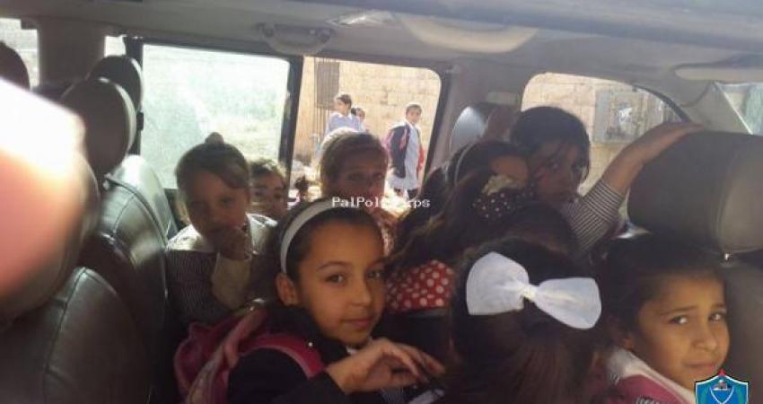 ضبط مركبة بحمولة زائدة في الخليل