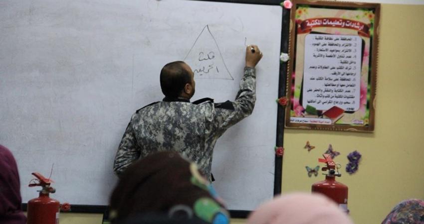 اختتمت إدارة التدريب في مركز الدفاع المدني بشرق خانيونس سلسة محاضرات في الإطفاء والسلامة المنزلية في عدة مدارس بمديرية تربية وتعليم شرق المحافظة.  وأوضح الملازم أول نور عصفور مشرف إدارة التدريب في مركز الدفاع المدني شرق خانيونس أن الإدارة نظمت سلسلة محاضر