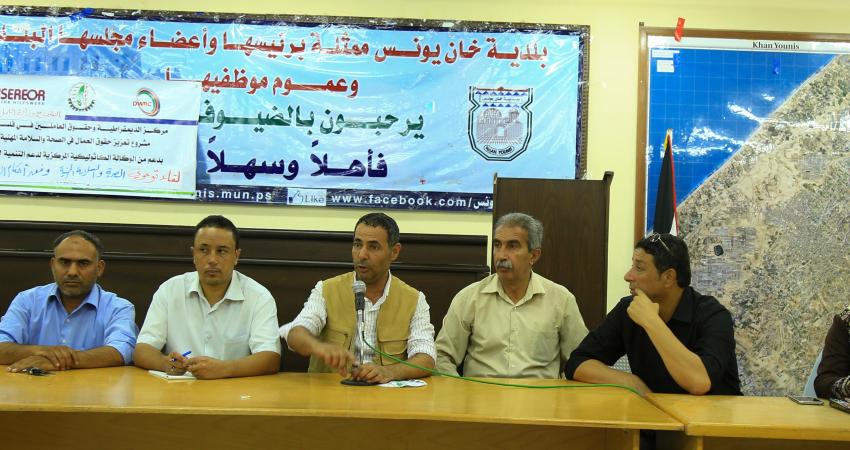 خان يونس: عقد لقاء توعوي حول الصحة والسلامة المهنية لعمال النظافة