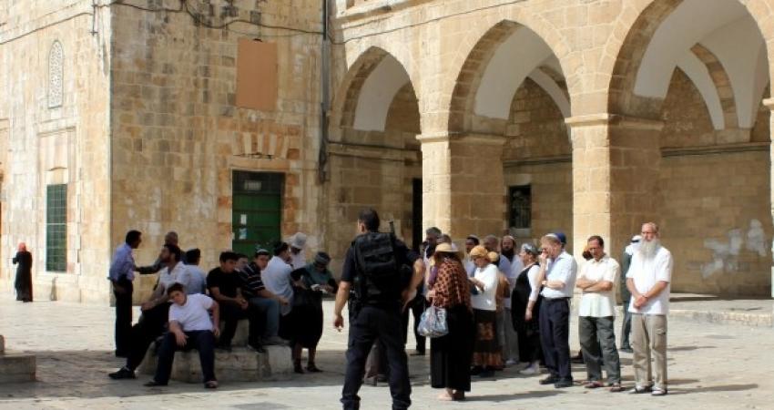 مستوطنون في باحات الأقصى