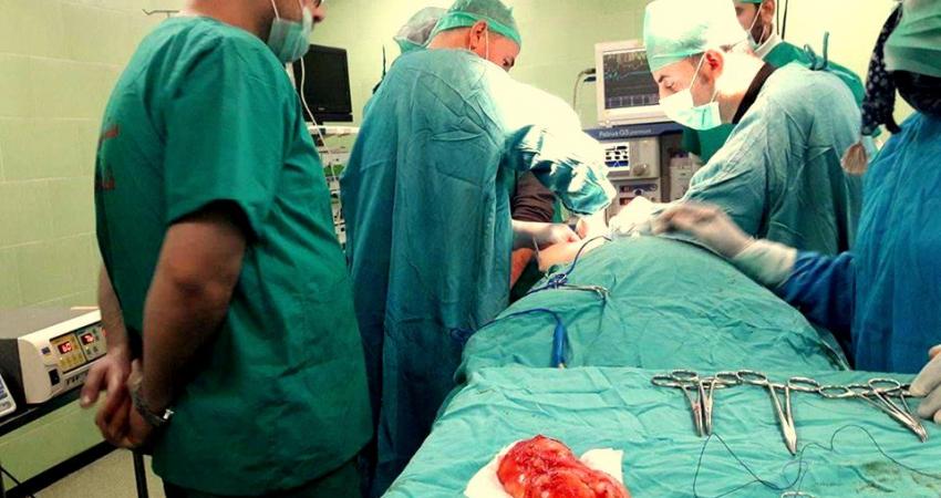 إجراء أول عملية نوعية لاستئصال ورم ابطي بغزة