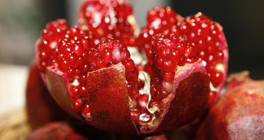 pomegranate-open-196800_960_720