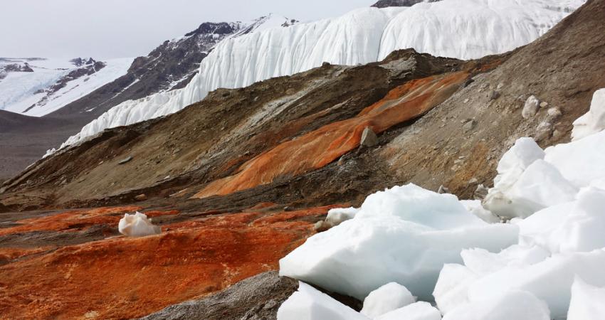 Blood-Falls-Antarctica3