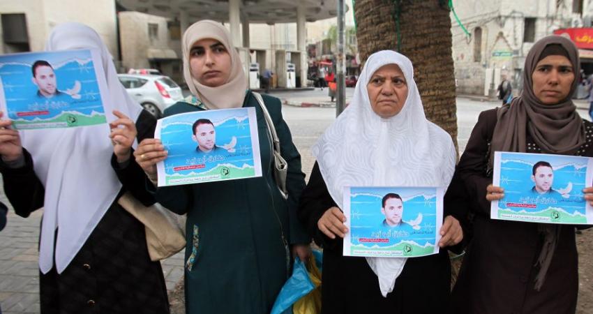 وقفة بالخليل تضامنًا مع الصحفي 