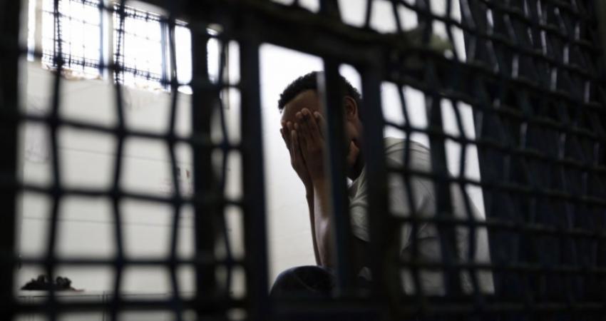 الأسرى المضربين في سجون الاحتلال