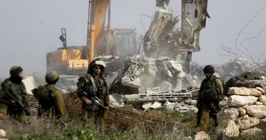 الاحتلال يوزع أوامر هدم ويصور مباني ومحال في سلوان