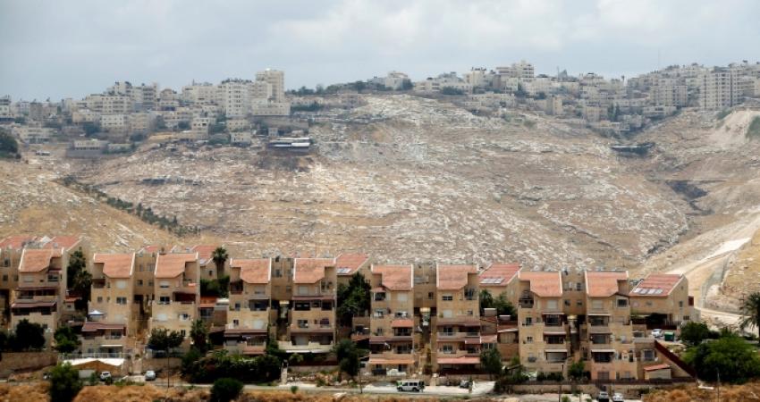 إقامة مستوطنات على أراضي الفلسطينيين