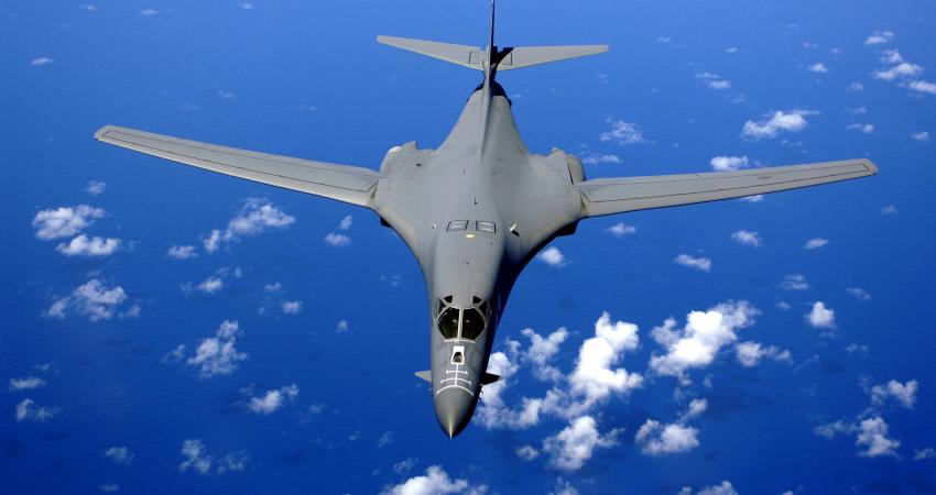 B-1B_over_the_pacific_ocean