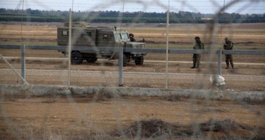 الاحتلال يعلن اعتقال فلسطينيين تسللا عبر السياج شمال غزة
