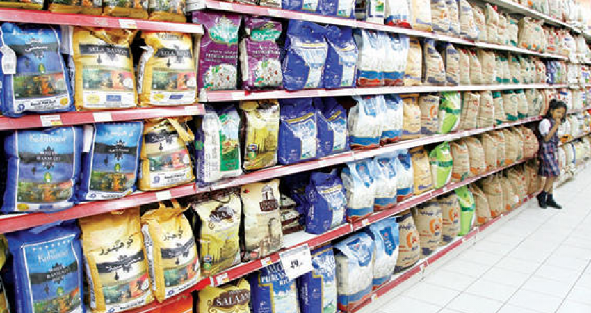 عروض تخفيضات الأسعار.. خطر كامن يستهوي جيوب البسطاء في غزة