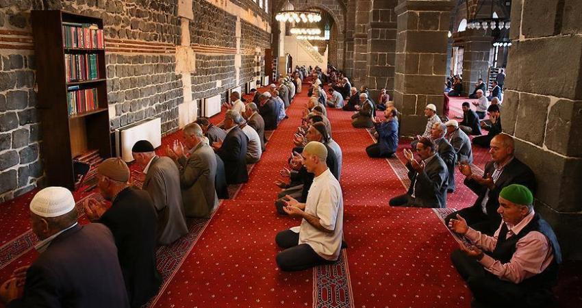 أردوغان وداود أوغلو يهنئان العالم الإسلامي بذكرى 