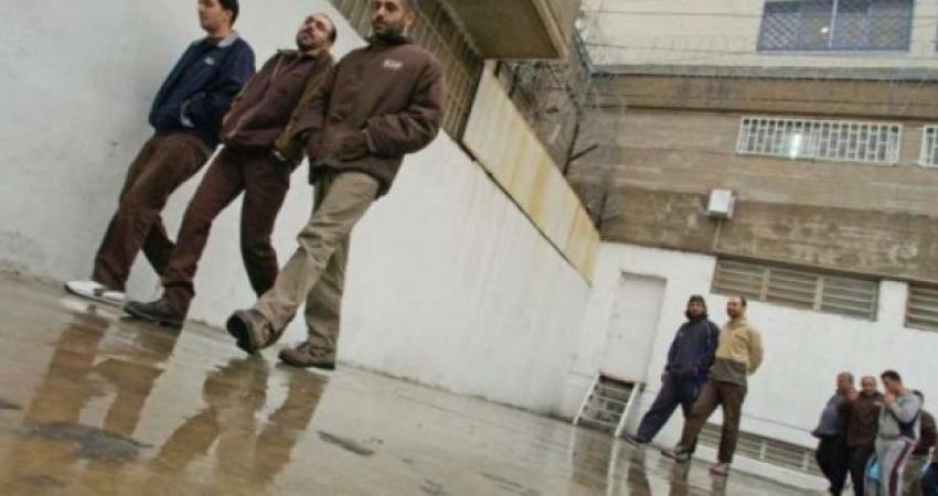 أسرى فلسطين: الشتاء ضيف ثقيل على الأسرى ويضاعف معاناتهم