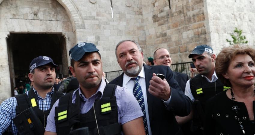 ريفلين وليبرمان يدعمان القضاء العسكري للاحتلال