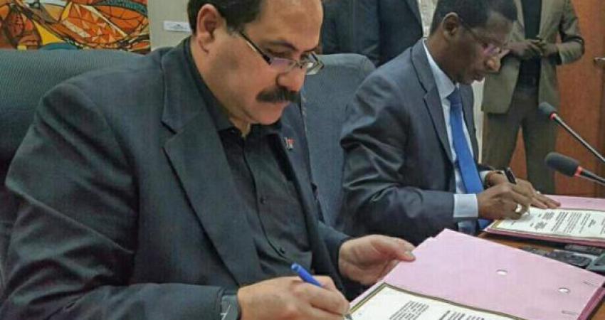 خلال توقيع صيدم الاتفاقية مع نظيره السنغالي