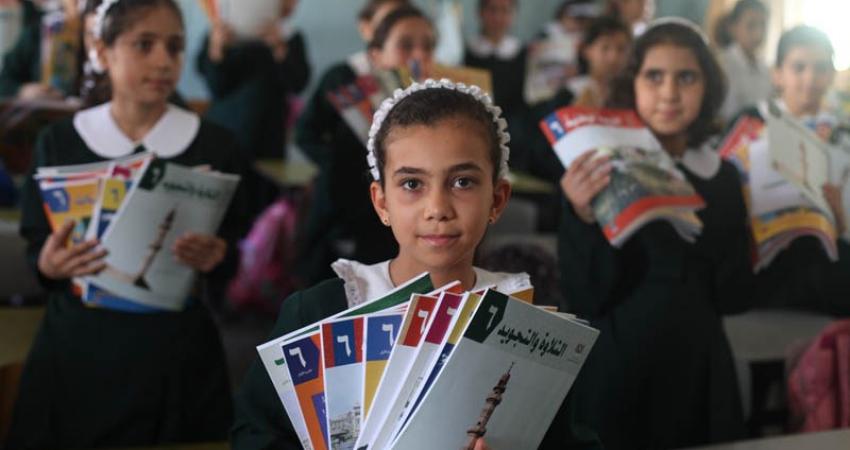 توزيع الكتب المدرسية 