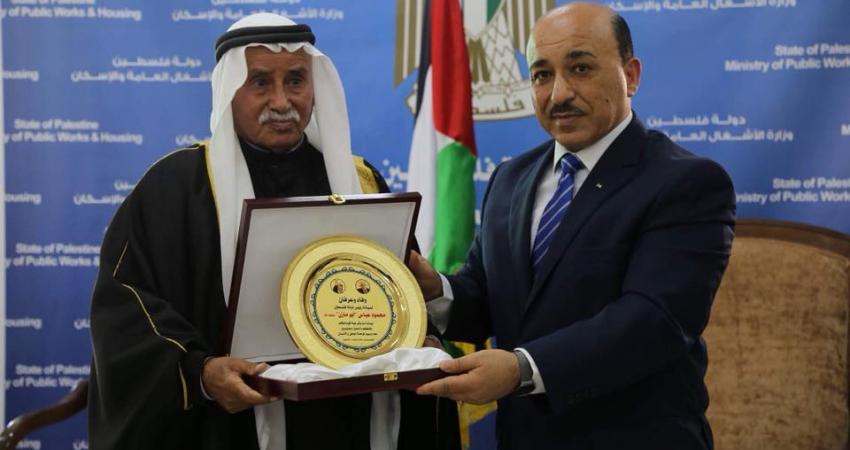 الحساينة رئيسا فخريا لمجلس عشائر البادية في فلسطين