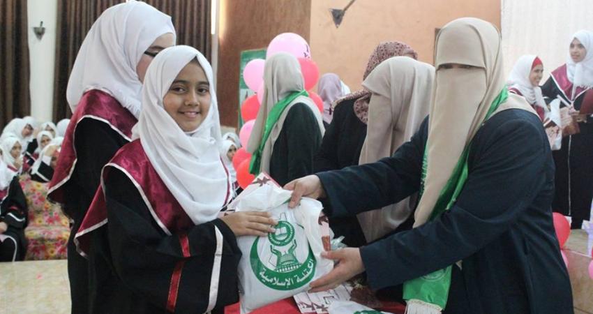 الكتلة الإسلامية تكرم المتفوقات بالبريج