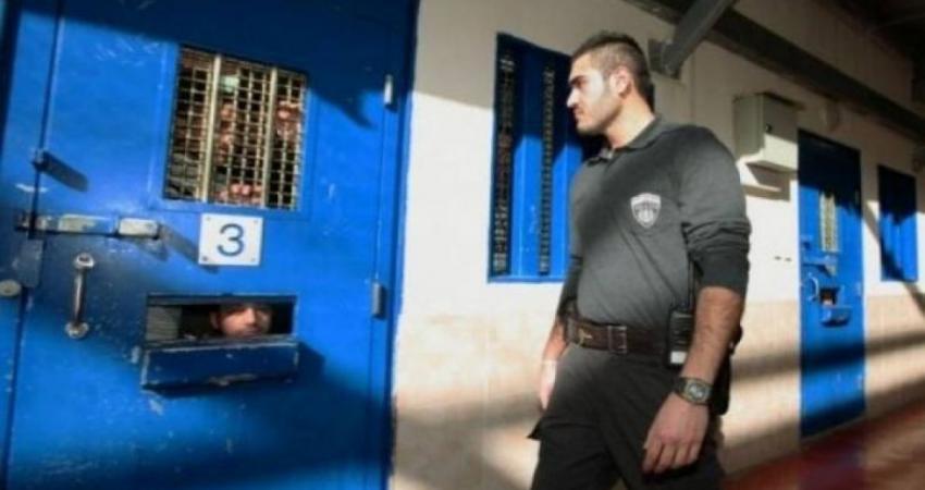 الاحتلال يمنع عائلات أسرى من جنين من زيارة أبنائهم في "نفحة"