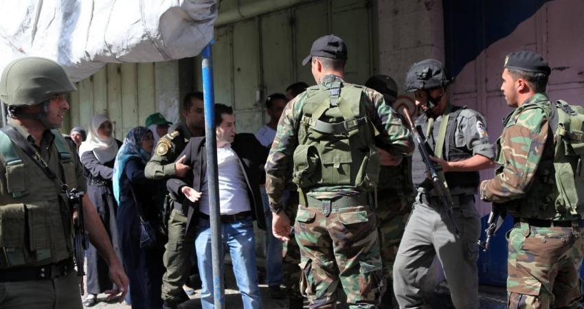 أجهزة السلطة تعتقل طالبين ووالد شهيد